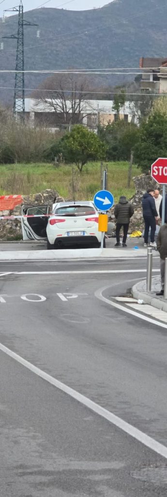Cava, schianto all’alba: muore 26enne