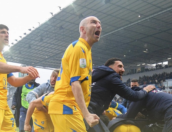 Juve Stabia ko, il Frosinone torna a vincere: pari Carrarese-Cremonese