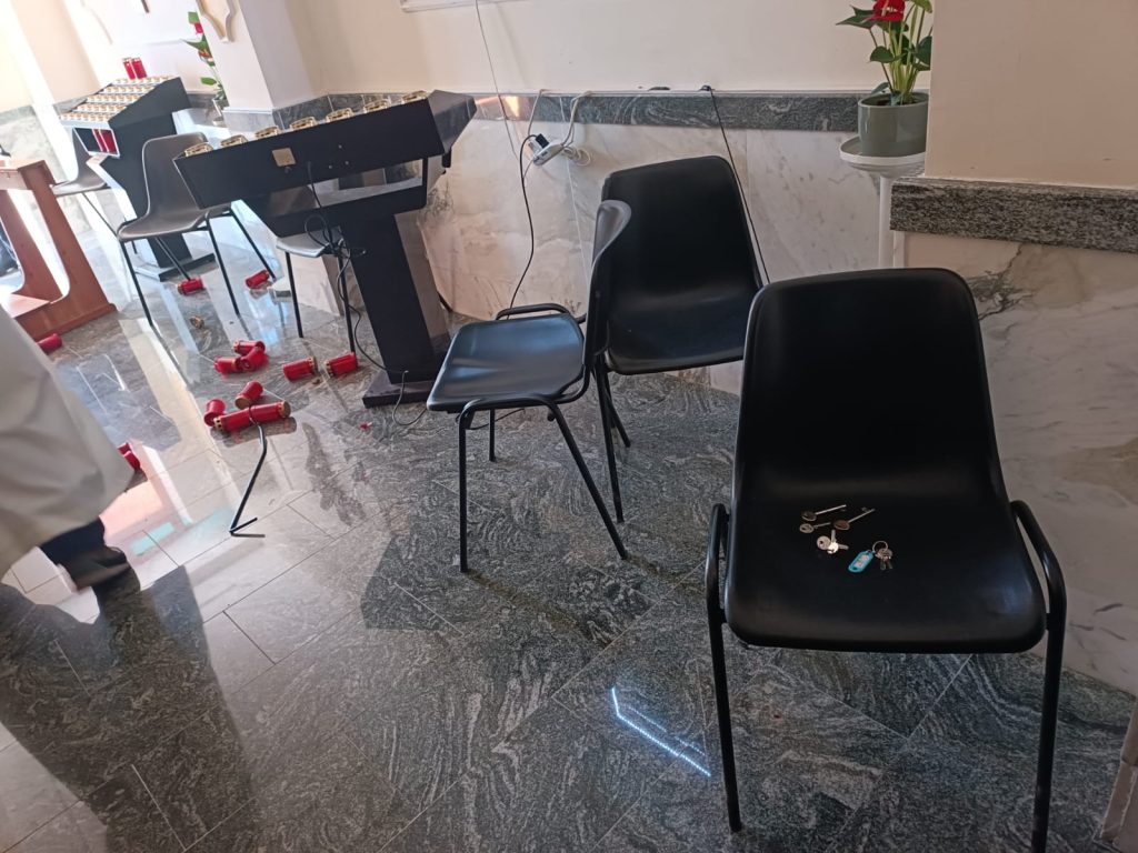 Battipaglia, ladri irrompono in chiesa: colpo magro al Sacro Cuore