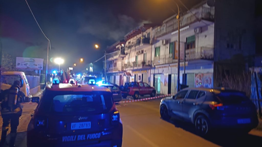 Incendio a San Valentino Torio: chiusa la SP 6