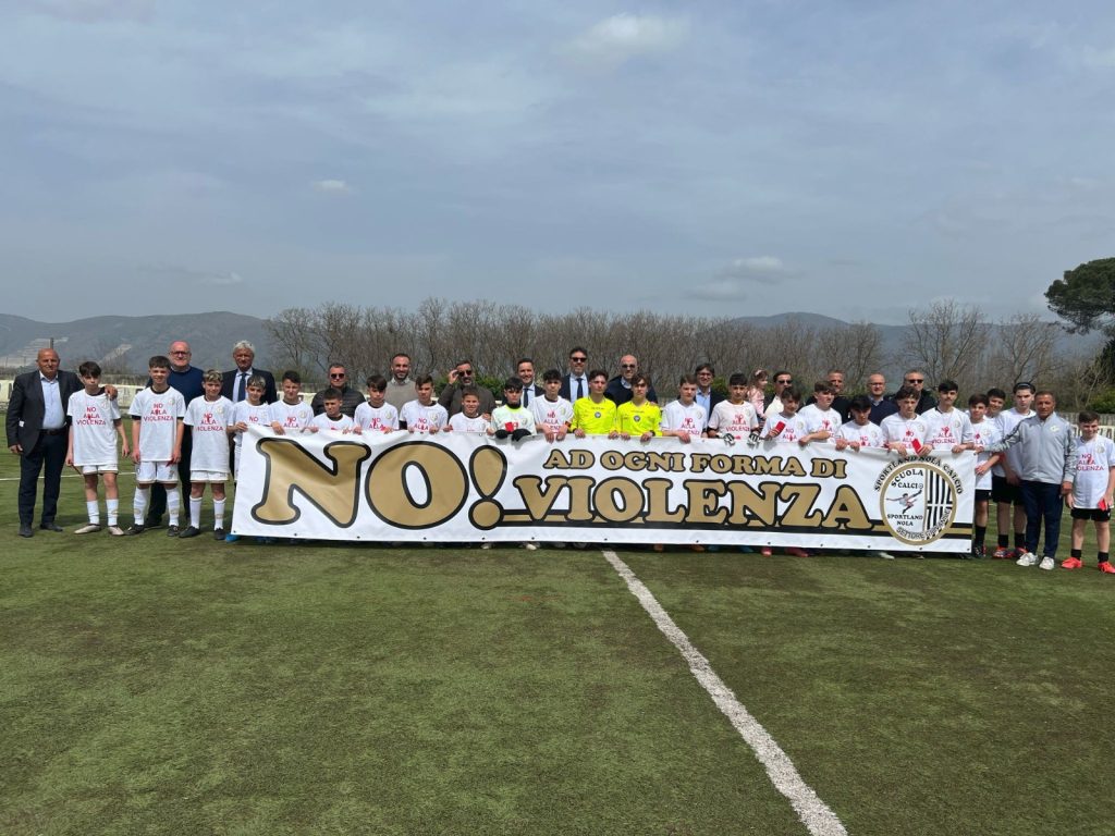 Arbitro di Salerno picchiato da genitore, no alla violenza