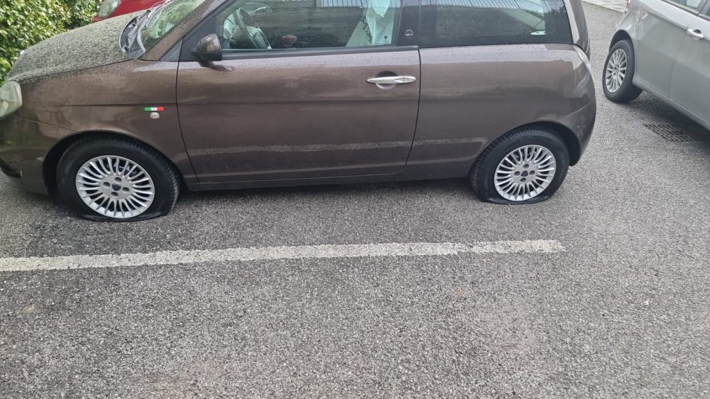 Giffoni Valle Piana, raid all’auto dell’ex sindaco Carpinelli