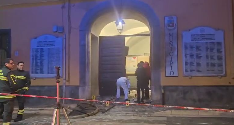 Castel San Giorgio, bomba al Comune: telecamere disattivate