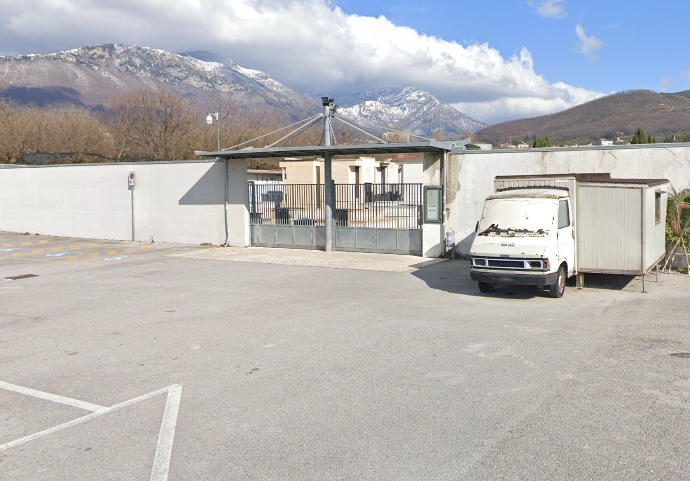 Fisciano, ora derubano pure i defunti, presi portafiori dal cimitero