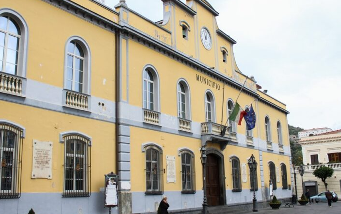 Strade ko per la campagna del pomodoro a Nocera Inferiore