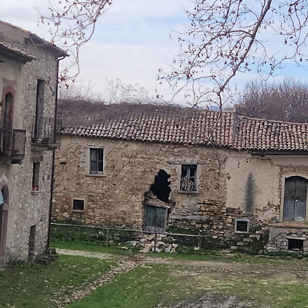 Crolla un edificio, paura a Roscigno
