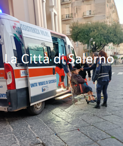 Eboli, cade e si rompe il femore: anziana soccorsa in casa