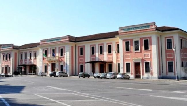 Giffoni Valle Piana, furto a scuola: spariscono 30 computer
