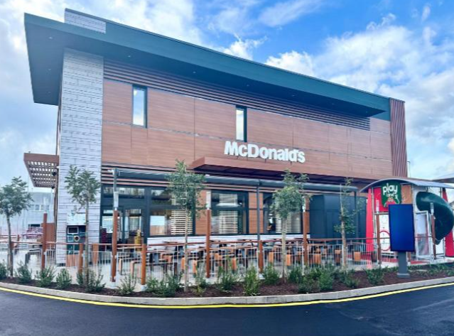 Nuovo McDonald’s a Salerno, domani il taglio del nastro