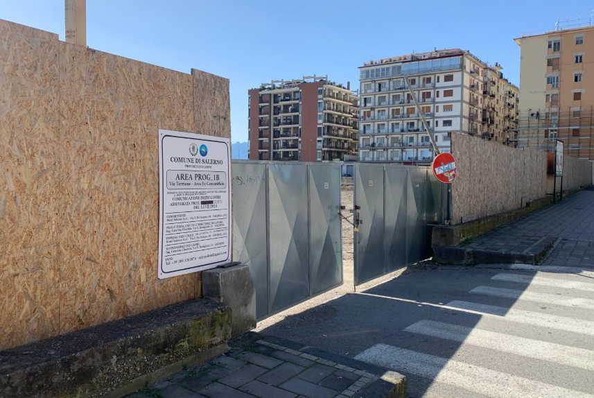 Salerno, fermi i lavori per il nuovo hotel