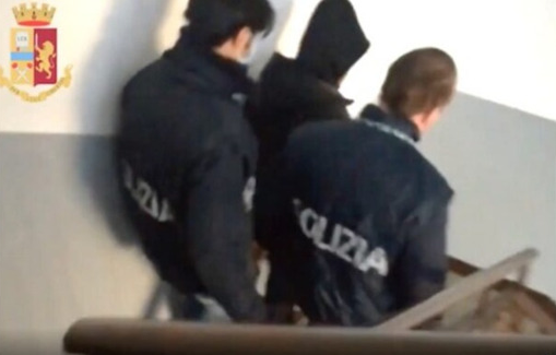 Salerno, tenta il colpo al bar: preso 30enne
