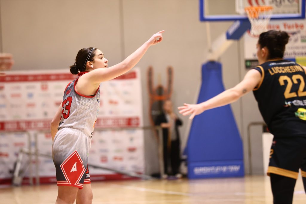 Angri Femminile nella tana di Fasano