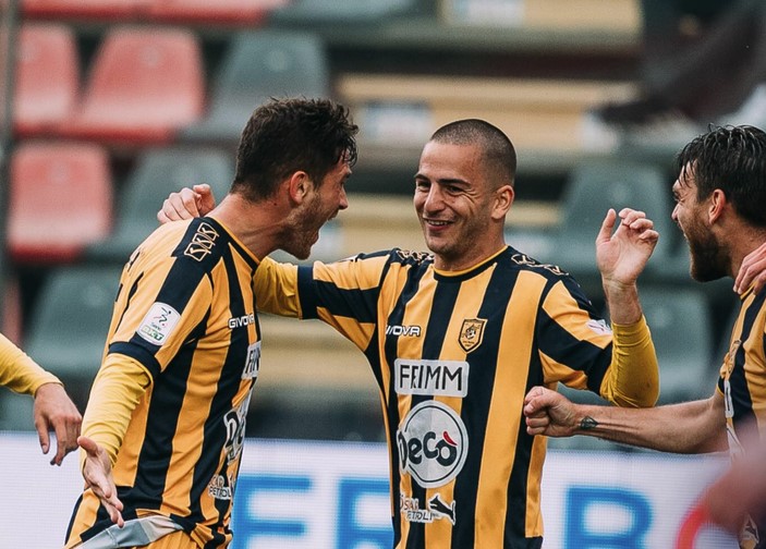 Doppio pari in Cremonese-Juve Stabia e Cesena-Frosinone: Sassuolo in A