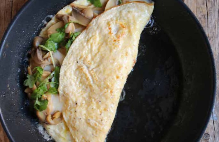Omelette con funghi champignon