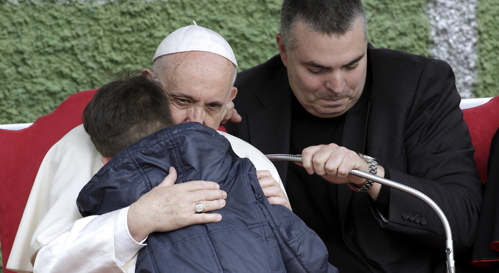 Papa Francesco, dal piccolo Emanuele alle “periferie del mondo”