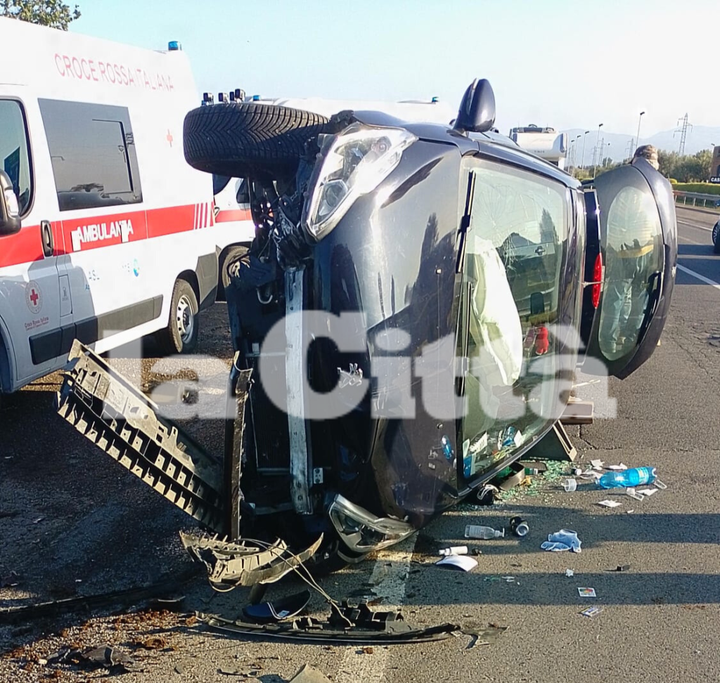 Incidente sulla SS18 a Capaccio Paestum: tre feriti