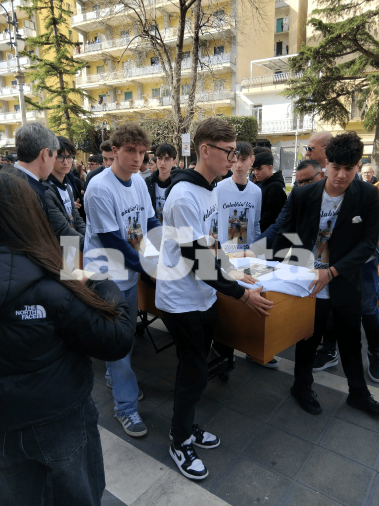 Pagani piange Davide Calabrese: l’ultimo saluto nella Basilica di Sant’Alfonso