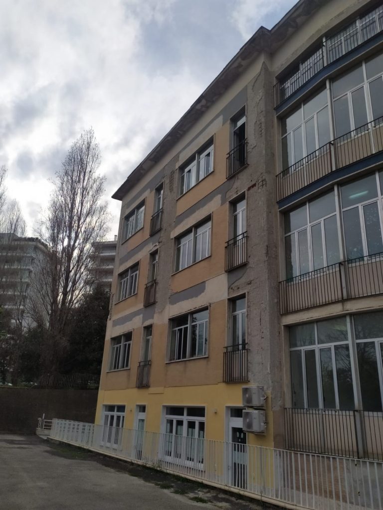 Sicurezza ko a scuola a Salerno, petizione per la “Costa”: «Rischi per i bambini»