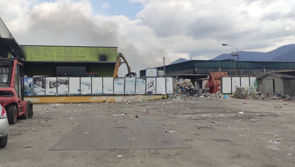 Rogo nell’impianto ex Helios a Scafati: giallo sul sistema antincendio