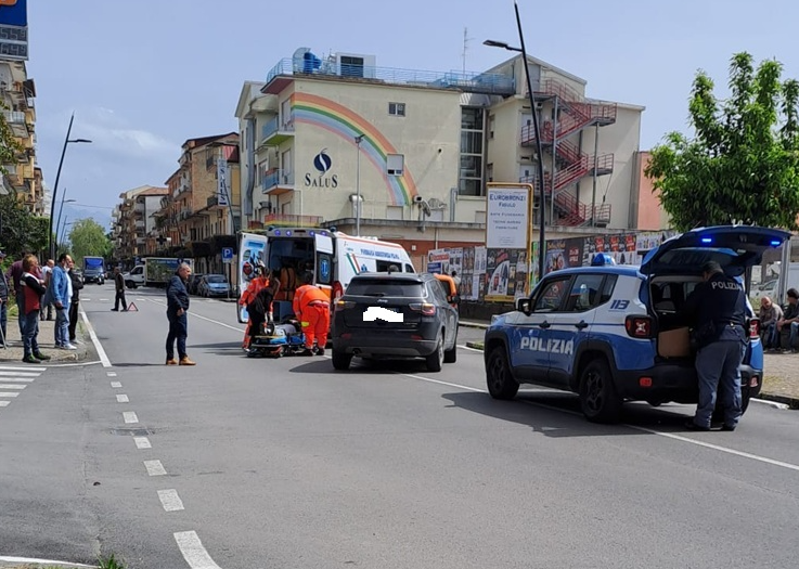 Battipaglia, investite a 10 e 14 anni: è caccia al “pirata”