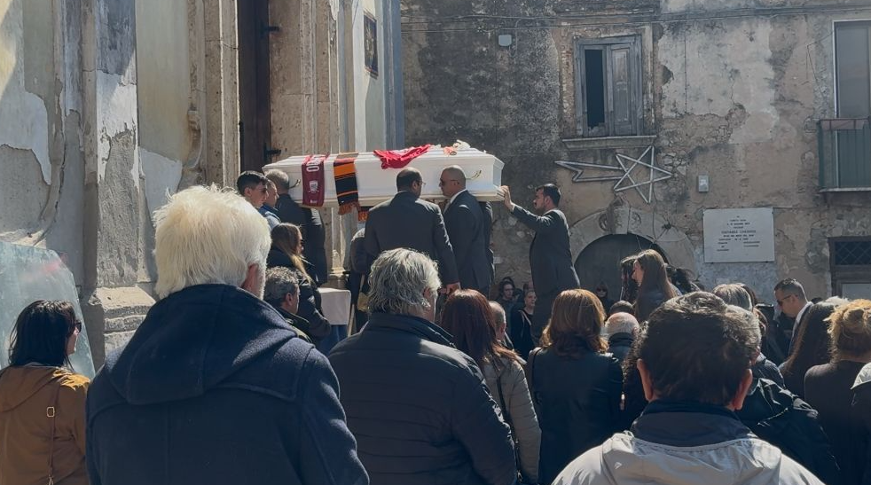 Capaccio, addio a Pietro e dolore collettivo: nuovo sopralluogo