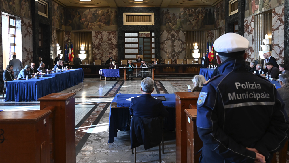 Caso Siano e socialisti, veleni in Consiglio comunale a Salerno