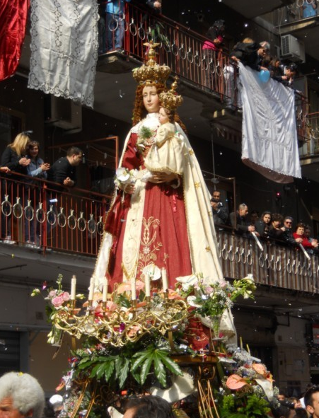 Pagani, la morte del Papa non ferma la Madonna delle Galline