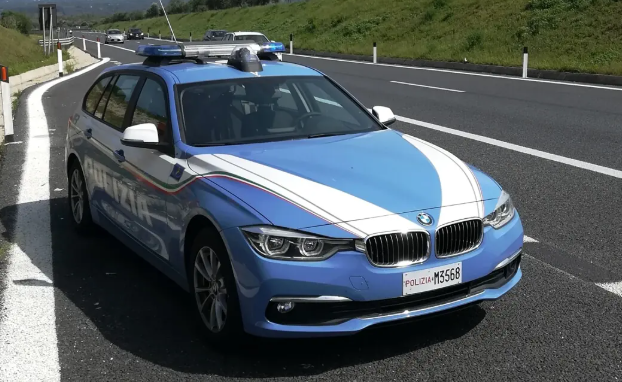 Sala Consilina, oro e soldi in auto: due denunciati per ricettazione
