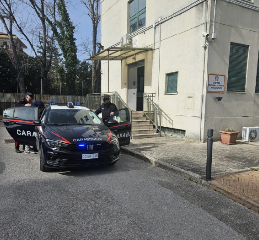 Pontecagnano Faiano, ginocchia sul petto della ex: già a giudizio