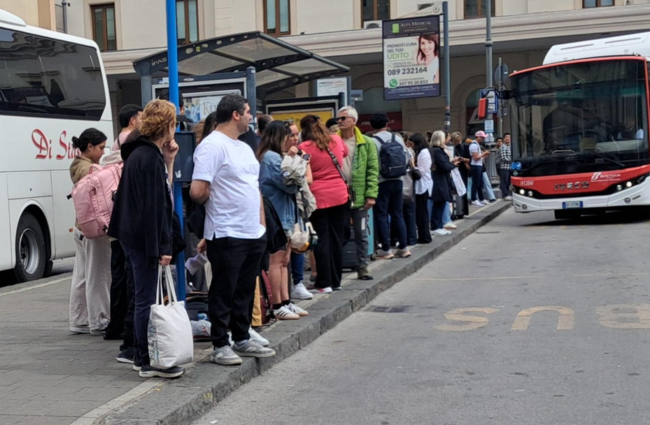 Salerno, la city del turismo ko: stop “Vie del mare”, è assalto ai bus