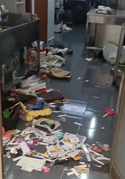 Sos sicurezza a Salerno, il ladro in bici svaligia i negozi a Pastena