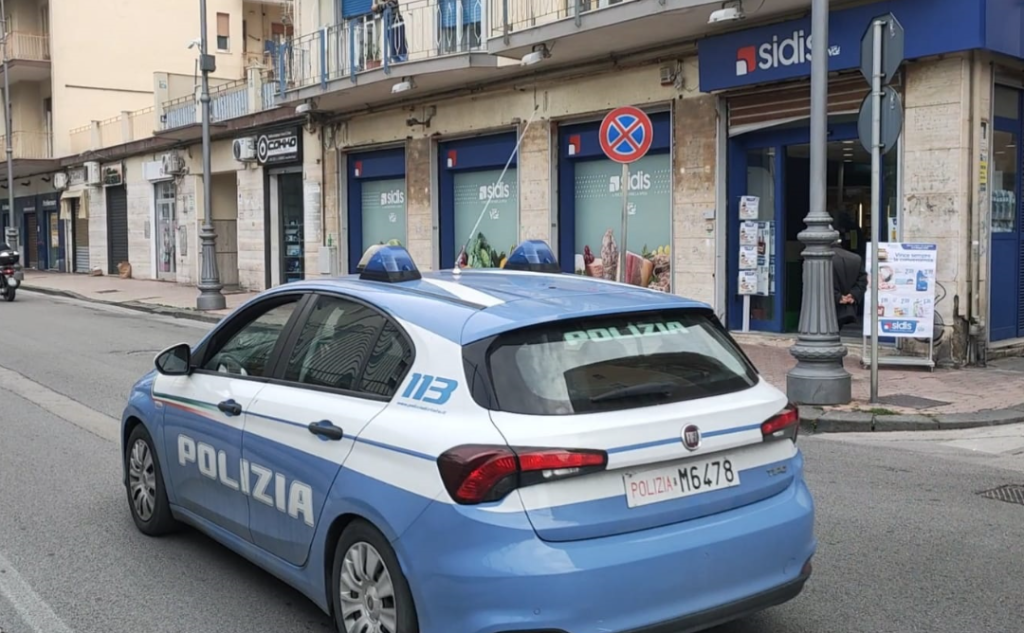 Salerno, la “banda del flex” in fuga a mani vuote