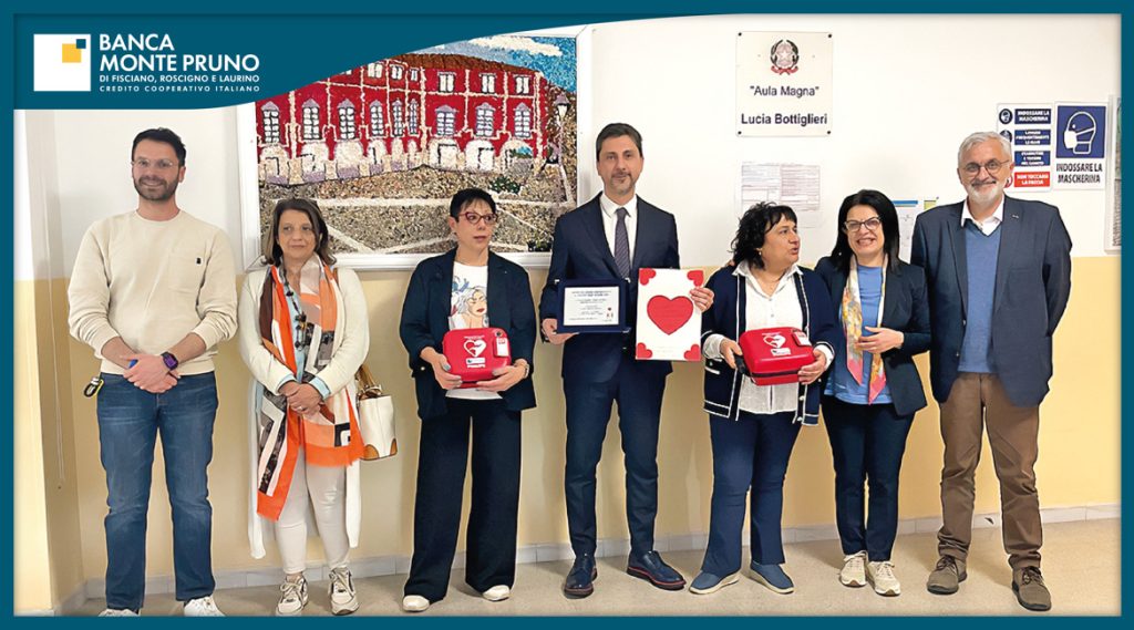 La Banca Monte Pruno per la sicurezza a Scuola: donati due defibrillatori a San Pietro al Tanagro