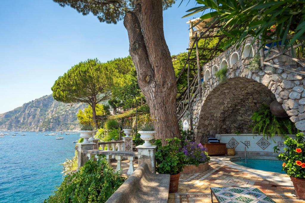 Sequestro a Villa Treville di Positano: indagini su presunti abusi edilizi e ambientali