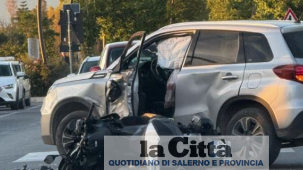 Capaccio Paestum, scontro tra auto e moto: ferito giovane centauro