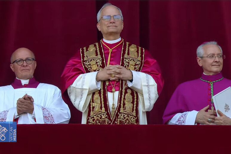 Fumata bianca, il nuovo Papa è l’americano Prevost
