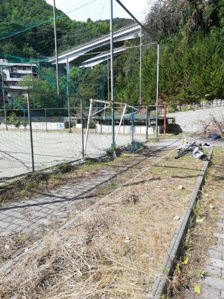 Salerno, il Comune non è proprietario dei campetti nel degrado