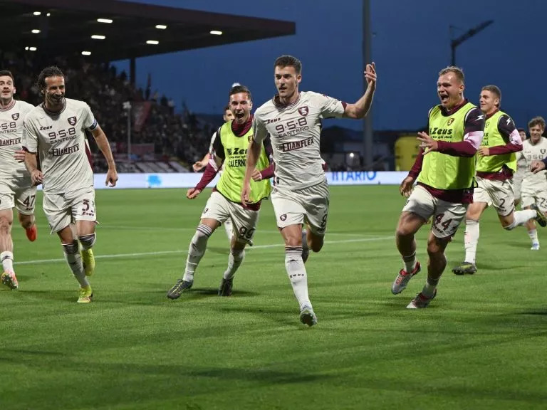 Salernitana, tutto da decidere dopo la sospensione dei playout