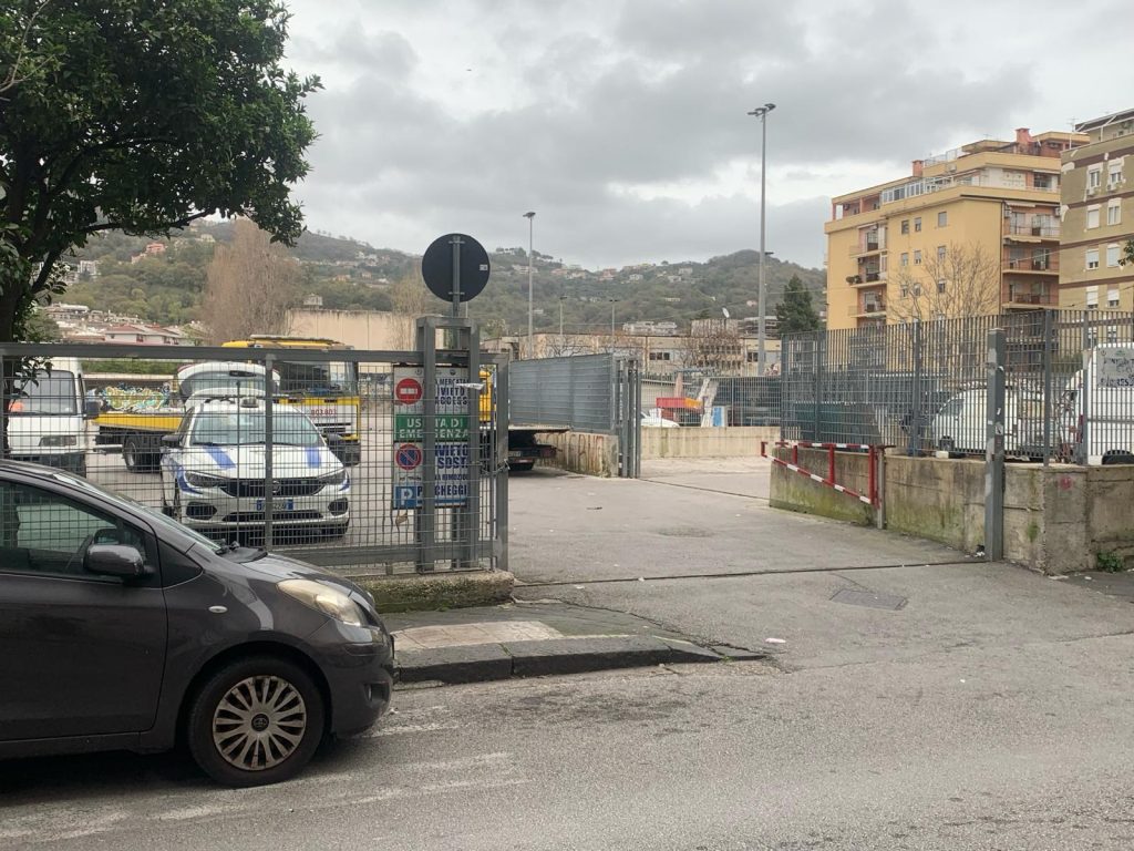 Salerno, la denuncia di una famiglia: «Offesi e aggrediti da una baby gang a Torrione»