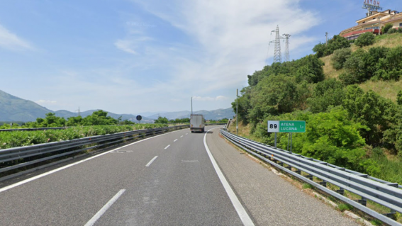 Auto contromano sull’Autostrada A2: salvate tre donne e una bimba