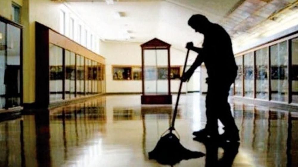 Angri, il finto bidello adesso deve risarcire