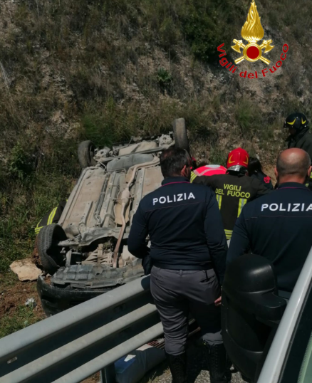 Eboli, schianto sull’A2: grave un 91enne