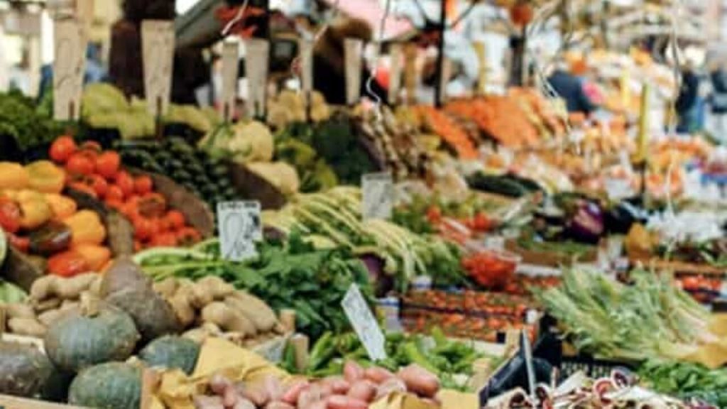 Eboli, ambulante aggredito al mercato rionale