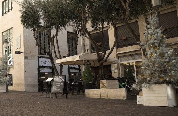 Salerno, i “predoni della notte” colpiscono nella movida: furto al “Nice”
