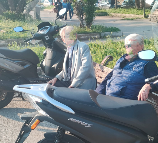 Salerno, i giardini di Lungomare Colombo trasformati in un parcheggio