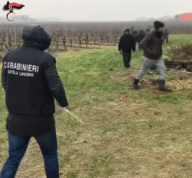 Eboli, truffa stranieri e rogo doloso: chiesti 8 anni per Della Corte