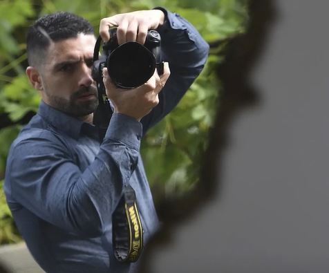 Salerno si stringe a Benny: il fotografo rischia la vita