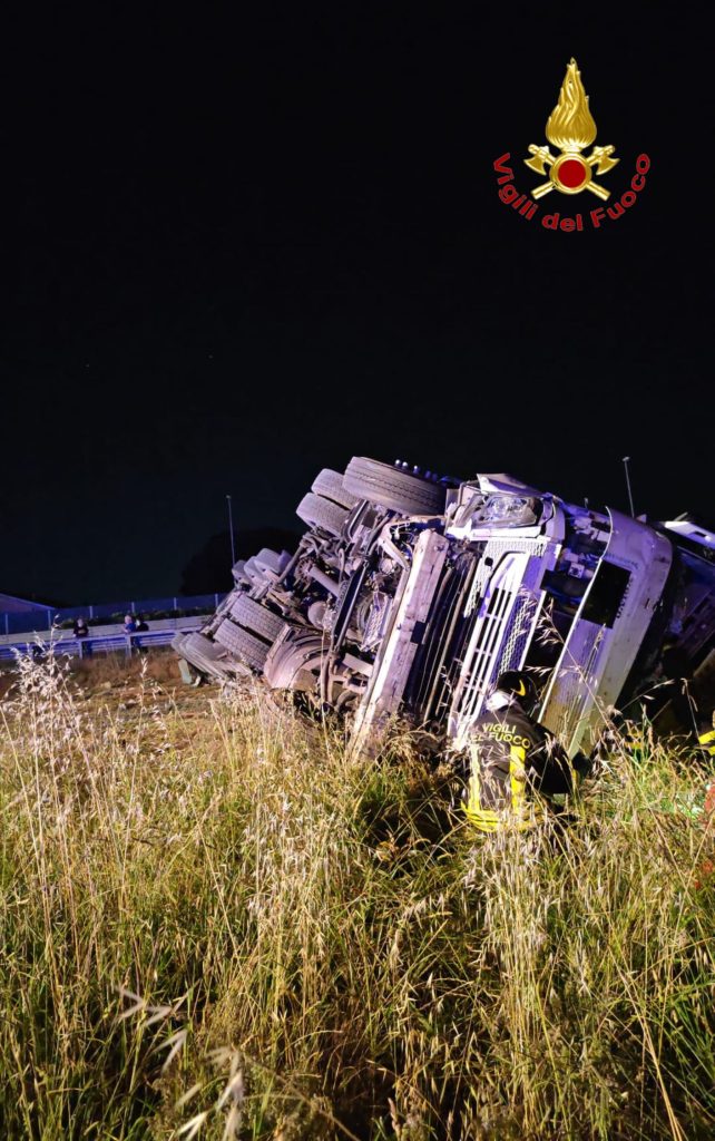 Ribaltamento sull’autostrada: paura nella notte a Pontecagnano