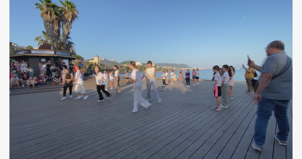 Un flash mob a Santa Teresa: la magia della danza incontra nel cuore della città