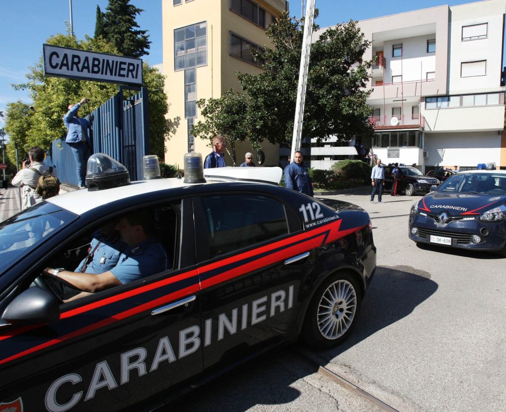 Rubano slot a Pontecagnano Faiano, inseguiti: le abbandonano